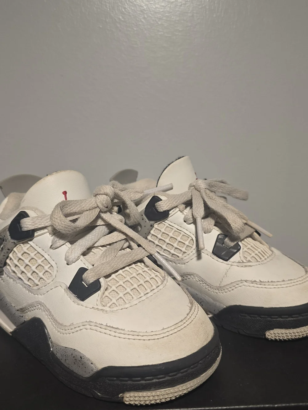7c Jordan Kids Sneakers in White, Gray, Black